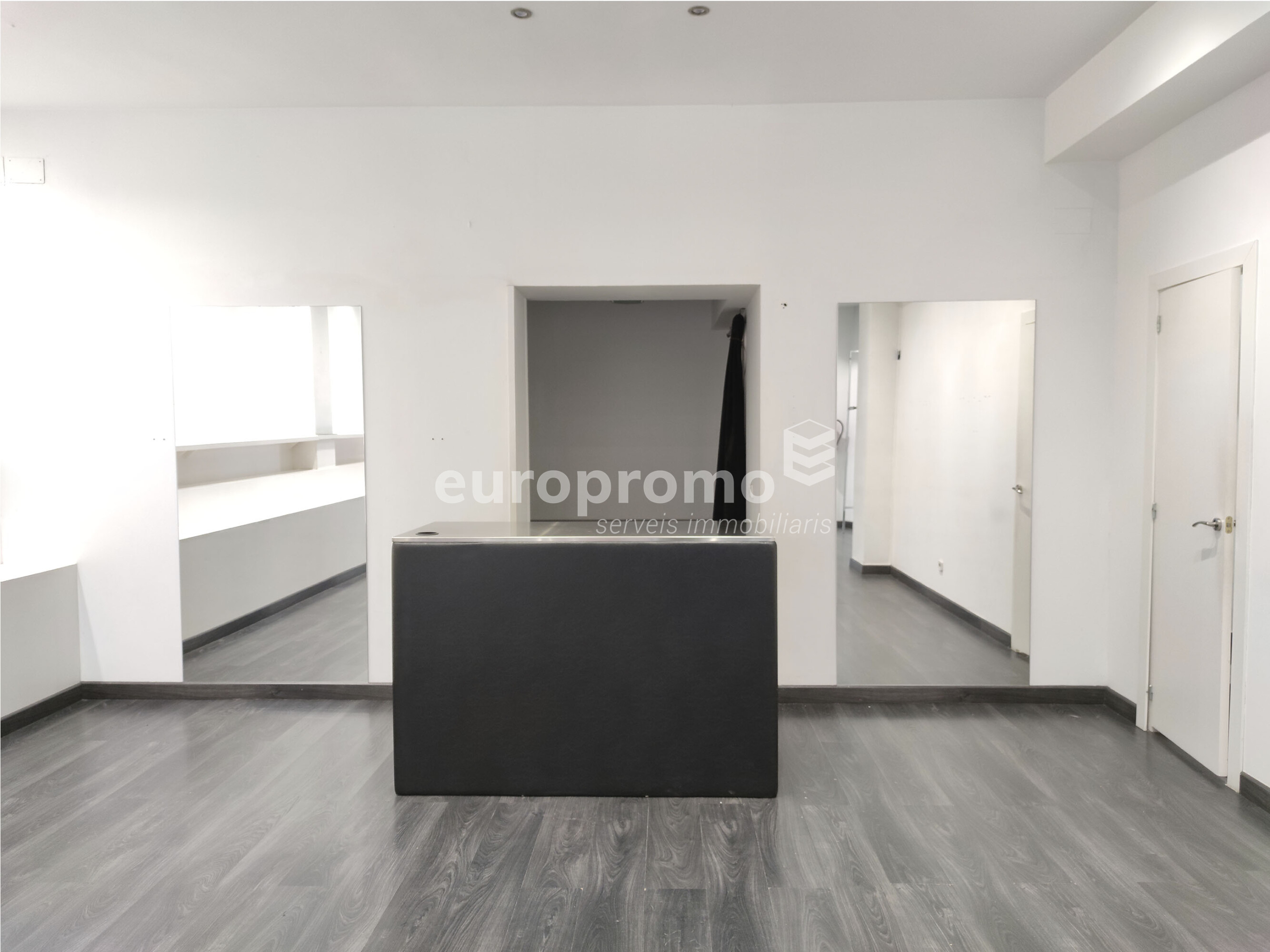 Local comercial de 116 m2 a la zona de l'Eixample!